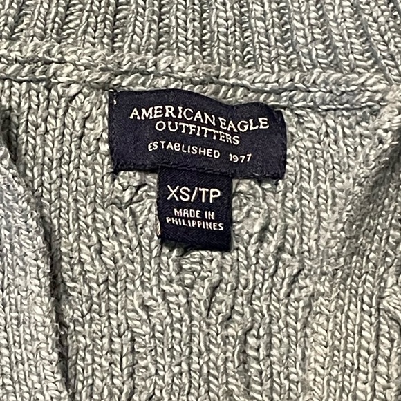 American Eagle women’s size XS gray cable knit sweater with collar winter fall - Picture 7 of 7